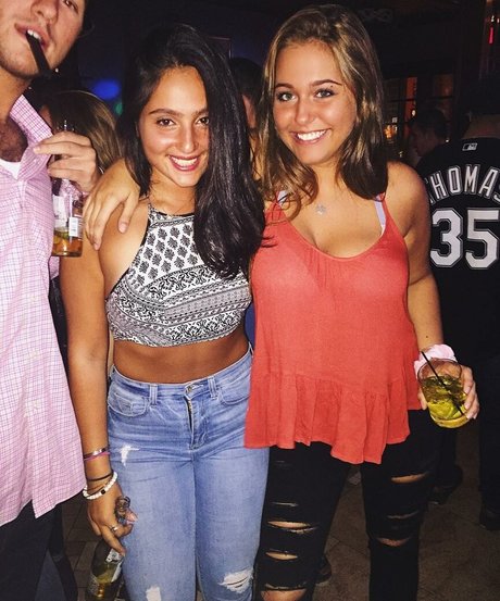 大学のアジア人オンリーファンズ 裸 画像