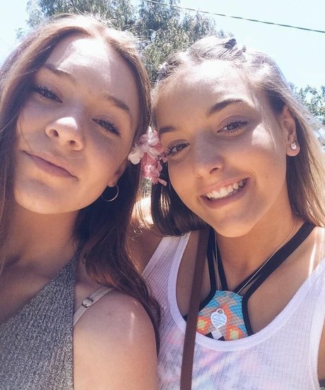 Alanna Pow 高品質のポルノスター 写真