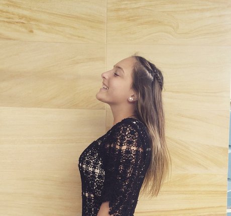 Alanna Pow 裸のポルノスター 画像