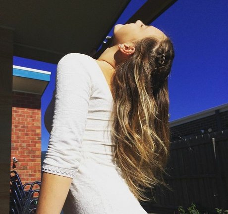 Alanna Pow かわいいモデル アーカイブ