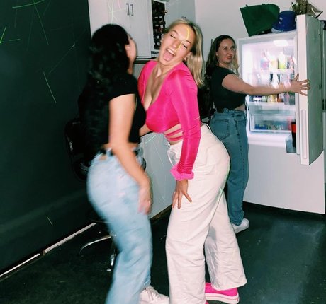 Alanna Pow xxxモデル ギャラリー