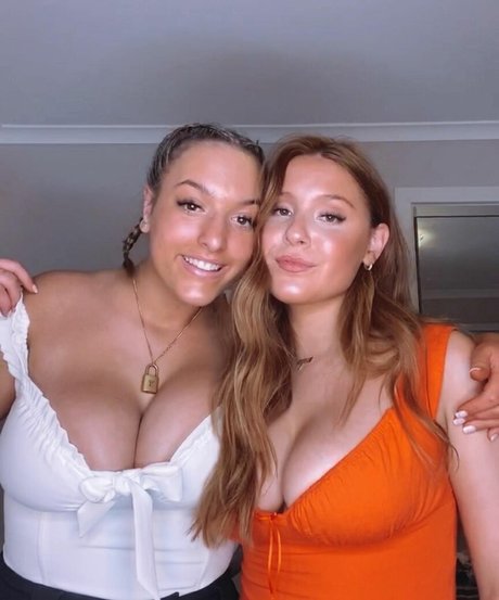 Alanna Pow アートモデル 写真