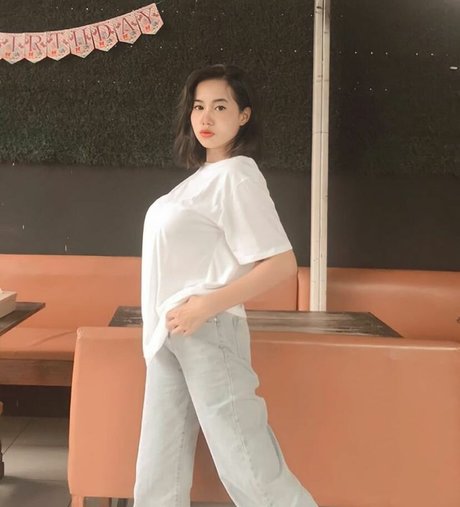 アラブのティーンズオンリーファンズ セクシーヌード 写真