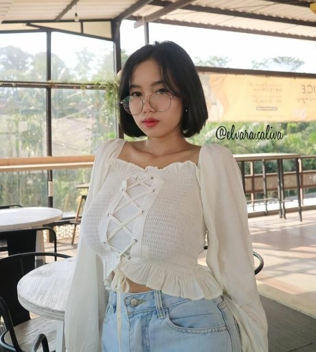 熟女メガネOnlyFans セクシーヌード 画像