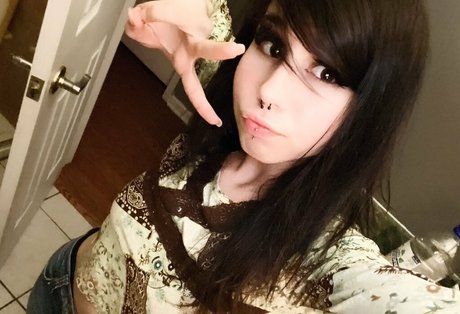 フェイシャルオンリーファンズ セックス 写真