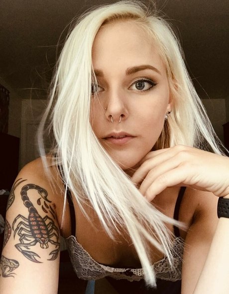 Alliekazam セックスモデル 写真