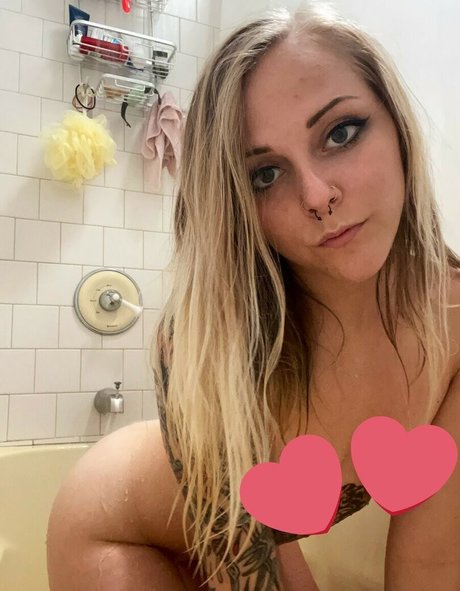 Alliekazam 高品質女優 写真