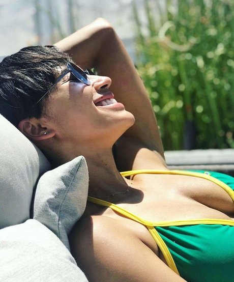 Andy Allo ポルノスター 高品質 写真