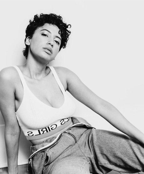 Andy Allo 完璧なポルノスター ギャラリー