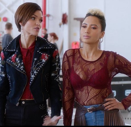 裸の熟女オンリーファンズ えろた 画像