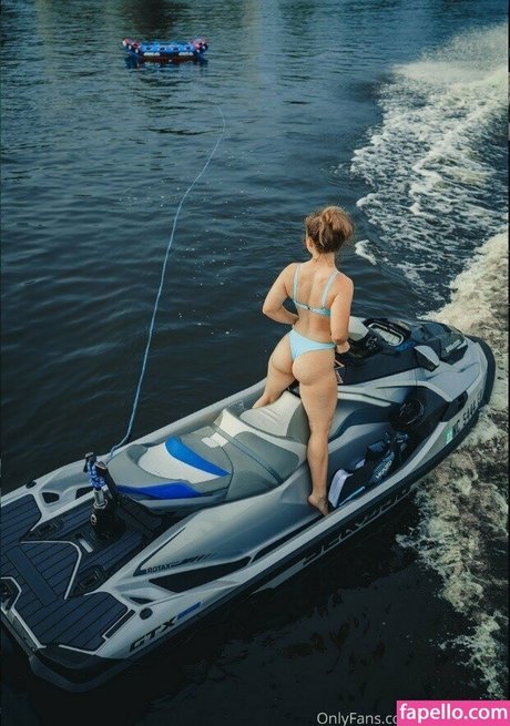 曲線美のラテン系オンリーファンズ セクシー 写真