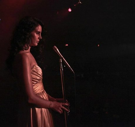 巨乳で曲線美のOnlyFans トップ 画像