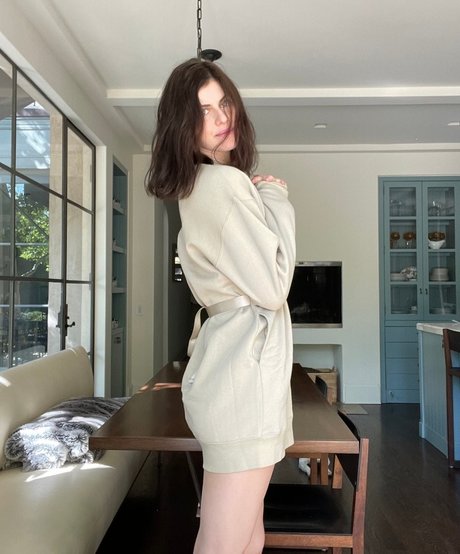 Alexandra Daddario 裸のスター 写真