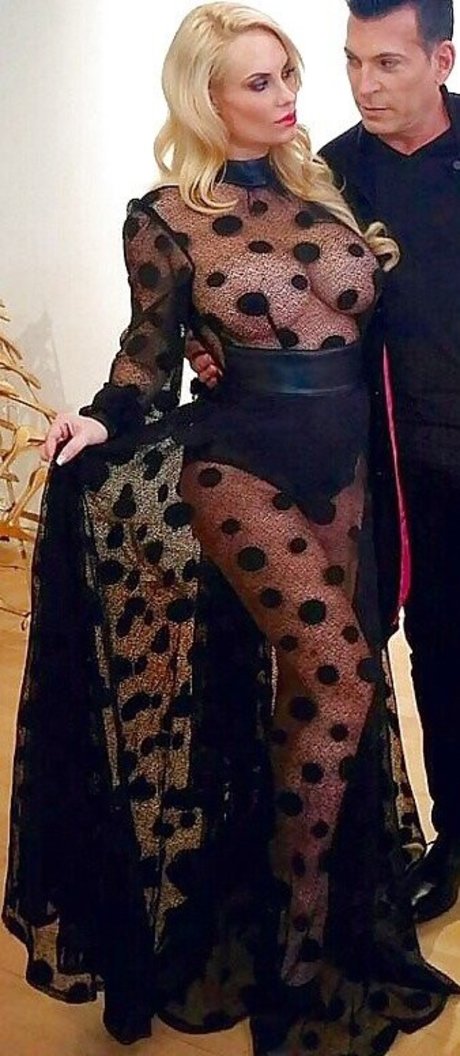 太めのブロンドオンリーファンズ 裸 画像