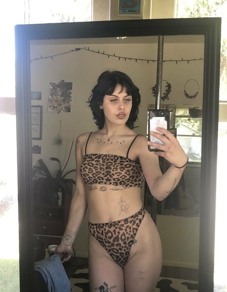 ホイールを回す オンリーファンズ セクシー 画像