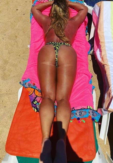 Danielle Nicholls 完璧なスター ギャラリー