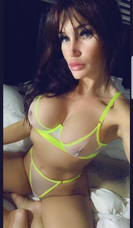 巨乳のオンリーファンズ ポルノ 画像