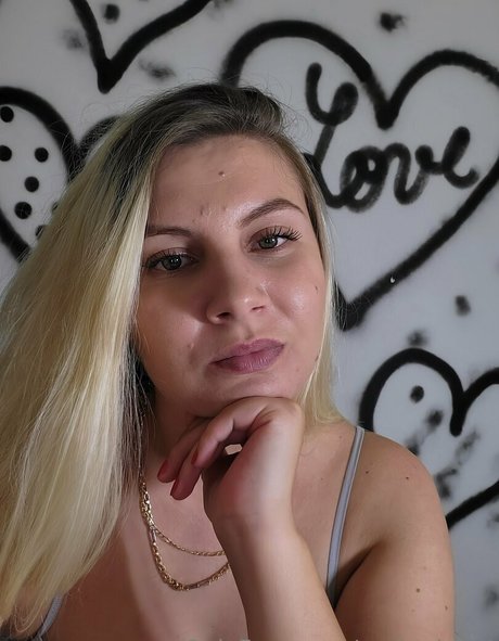 痩せたティーンのオンリーファンズ 無料アダルト 画像