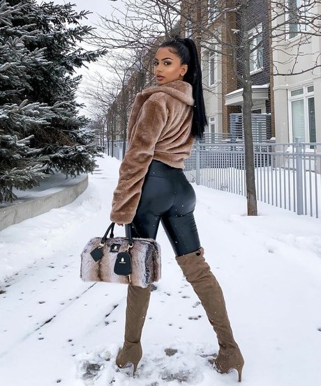 Aneeqa Farid 最高のスター 画像