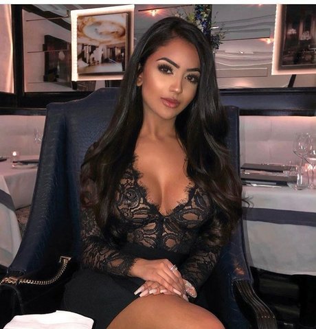 Aneeqa Farid ポルノスター ヌード ギャラリー