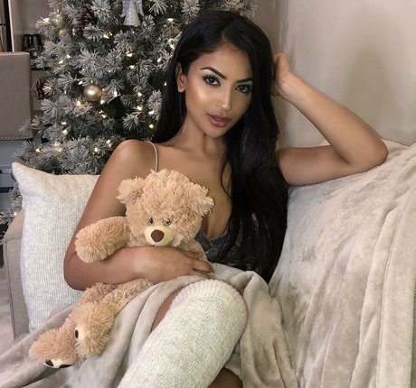 Aneeqa Farid 可愛い女優 画像