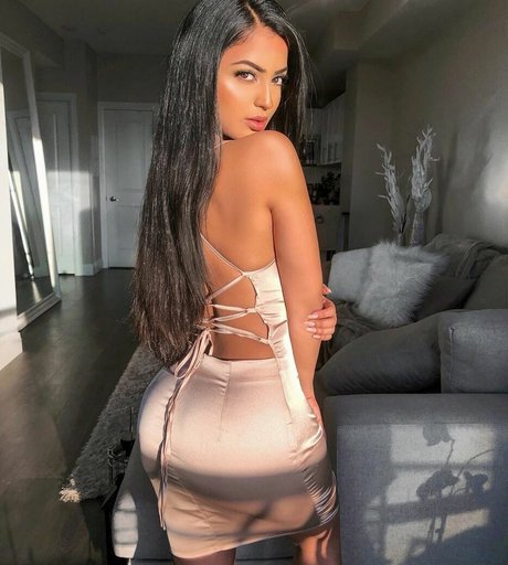 Aneeqa Farid ポルノモデル 写真