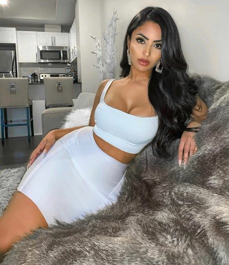 Aneeqa Farid HDポルノスター アーカイブ