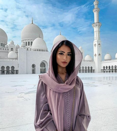 Aneeqa Farid 完璧なモデル 写真