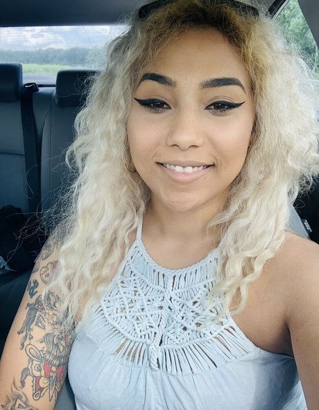 nadia bynature ポルノスター 美しい 画像