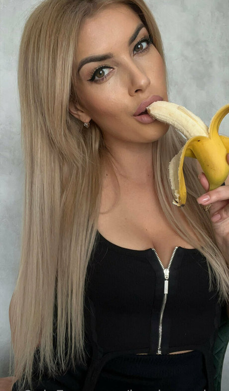 大きなお尻と巨乳のオンリーファンズ 無料ポルノ 写真