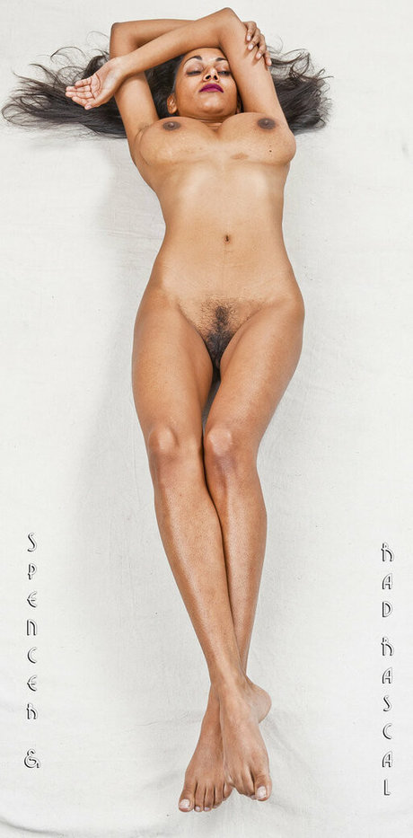 Devi The Model ポルノスター アート 画像