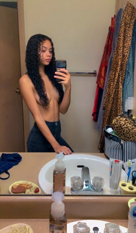 babyalinakay ポルノスター 写真