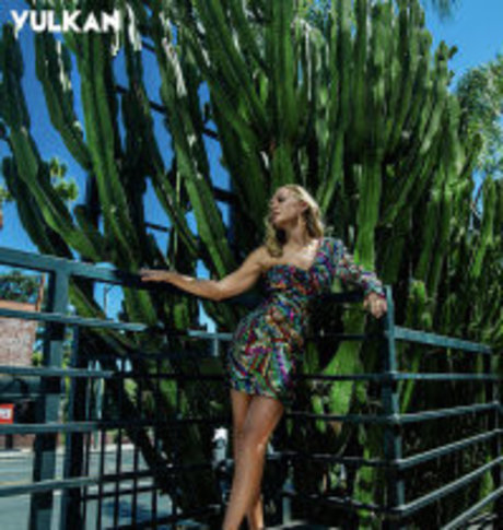 Madison Iseman ヌードのポルノスター 写真