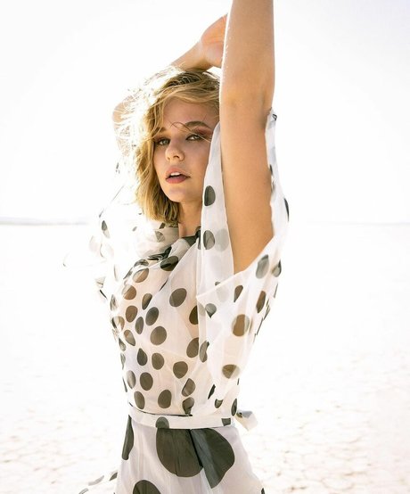 黒檀の猫オンリーファンズ ポルノ 写真