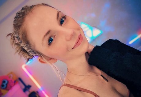 Missclick Gaming 裸の女優 ギャラリー