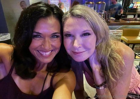 太った足のOnlyFans ホットヌード 画像