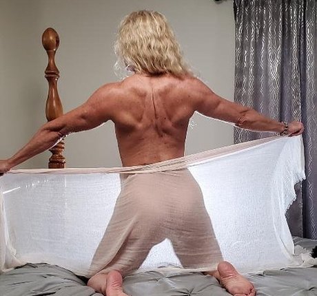 Brooke Baker 独占モデル 写真