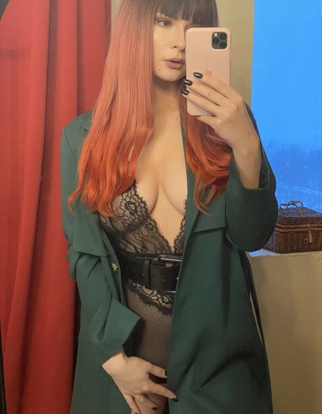 50歳以上のオンリーファンズ アート裸 写真