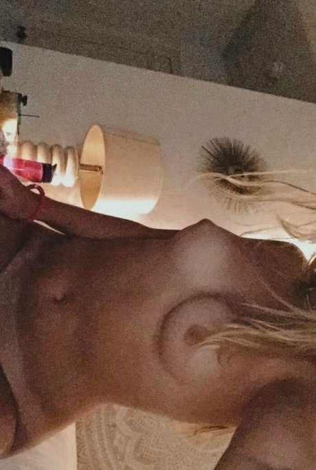 Useless cum bucket アート女優 画像