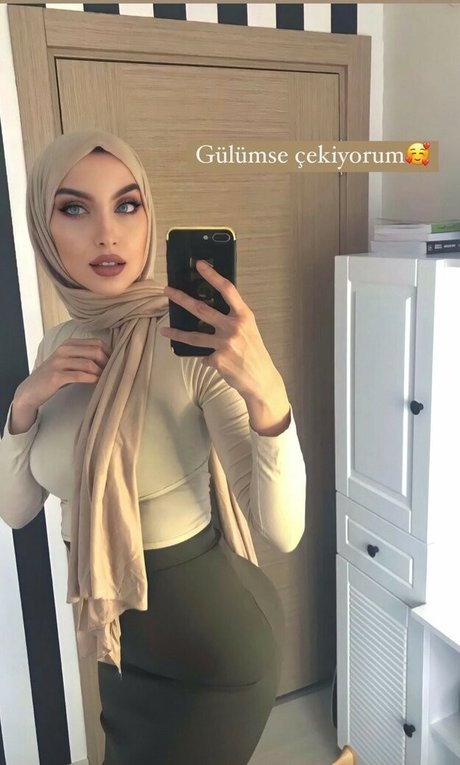 sariikubraa エロティックなスター 写真