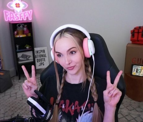 Fasffy エロティックモデル 写真