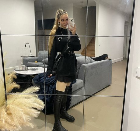 Fasffy ポルノスター 写真