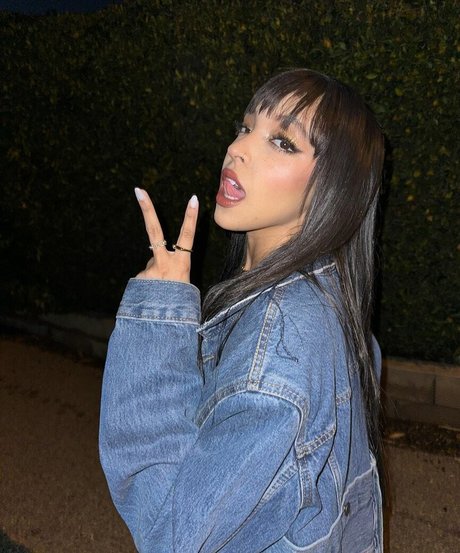 巨乳で曲線美のOnlyFans アートxxx 写真