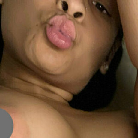 ぽっちゃり 主観視点 OnlyFans エロチック 写真