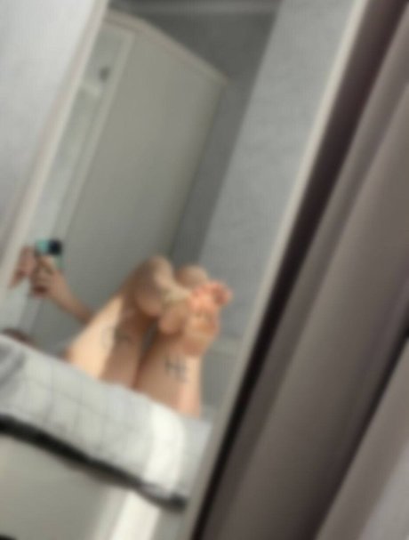 お金 オンリーファンズ ヌード 写真