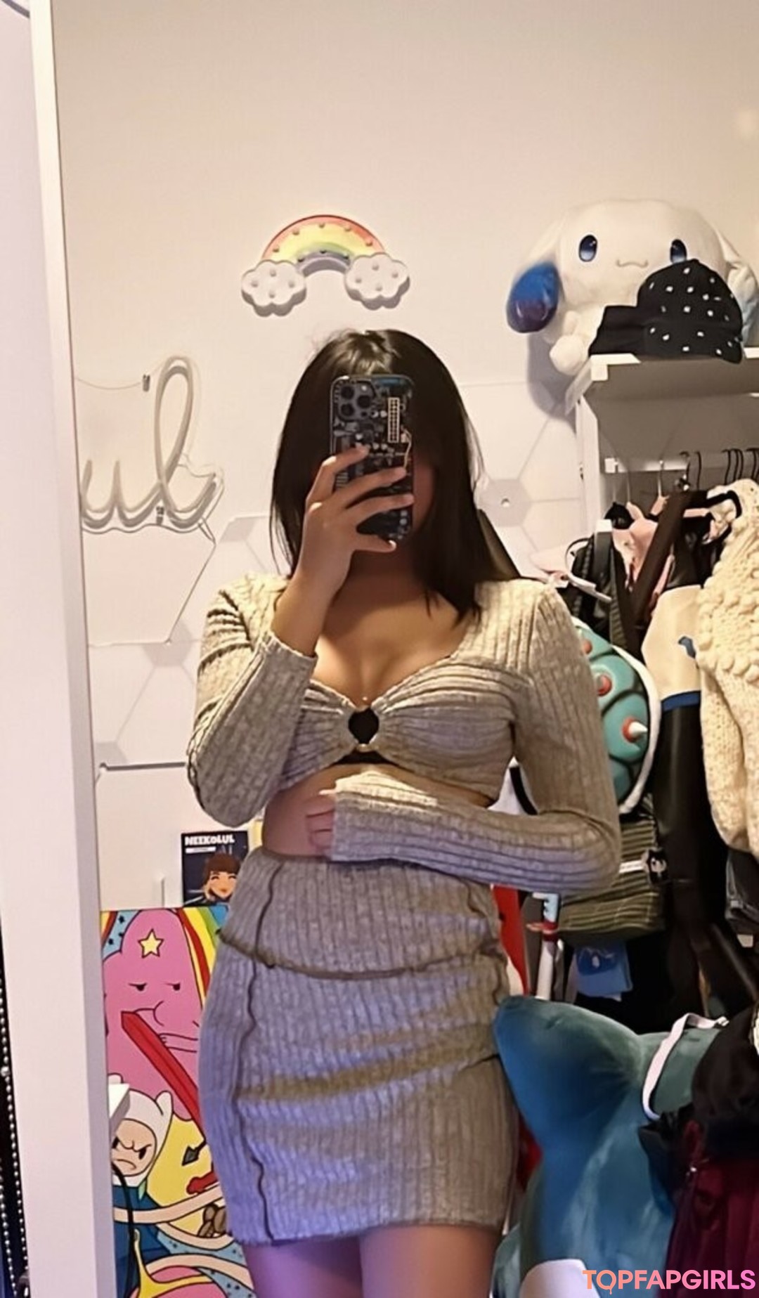 ティーンシーメールオンリーファンズ ポルノグラフィック 写真