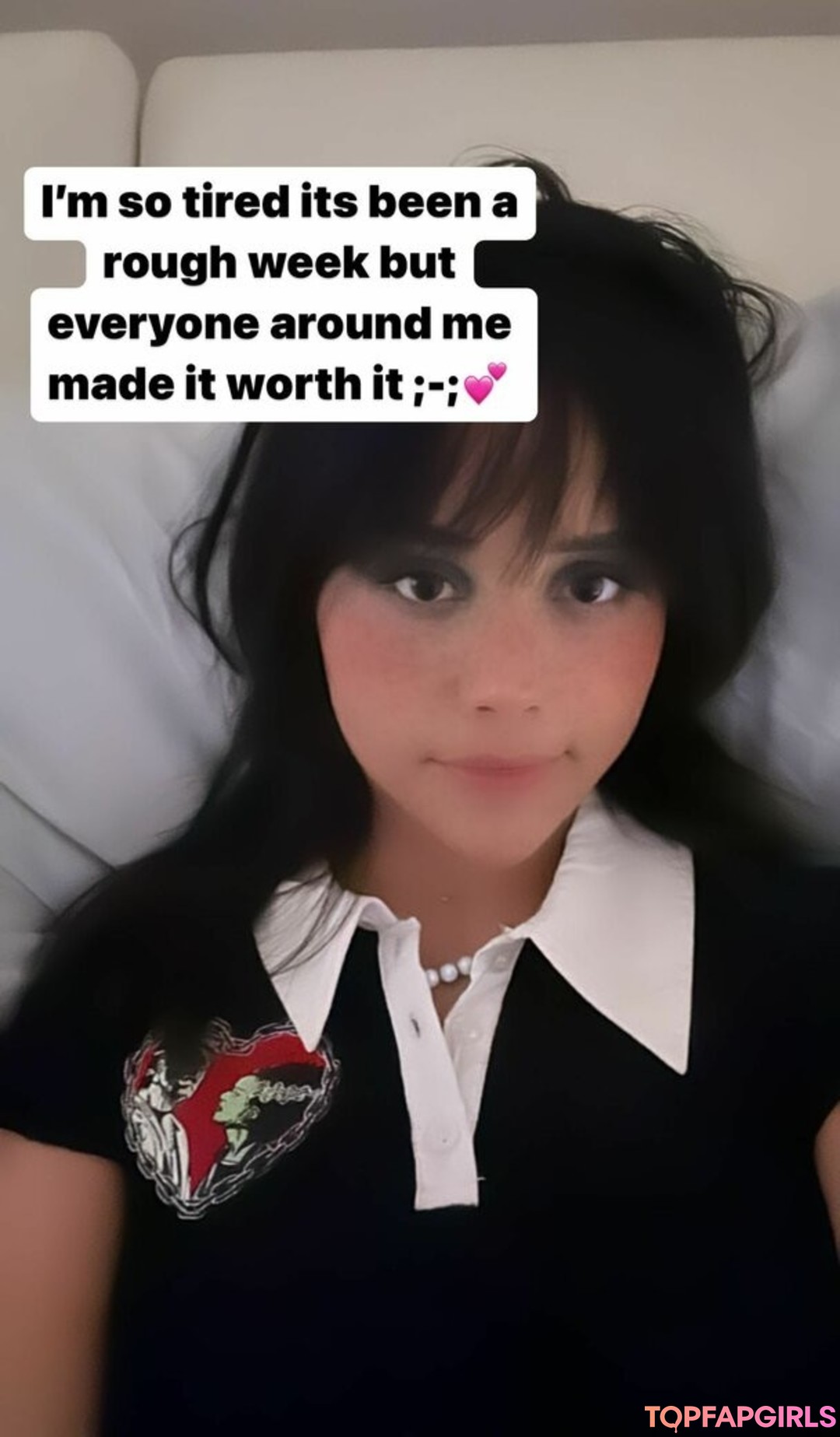 アンバー・オンリーファンズ アート裸 画像