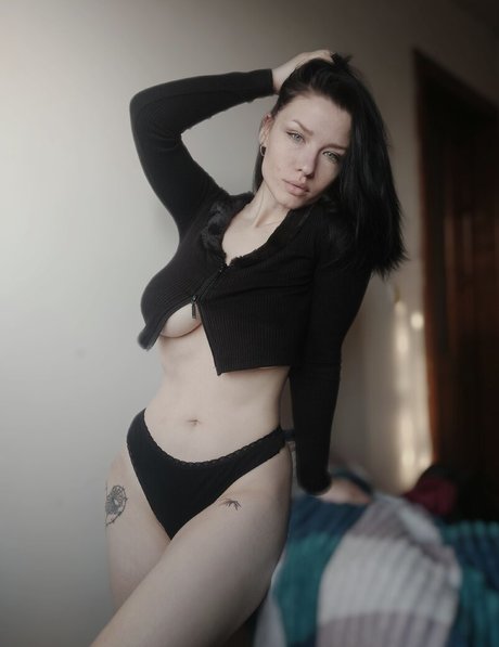 フェイシャルオンリーファンズ ホット 画像