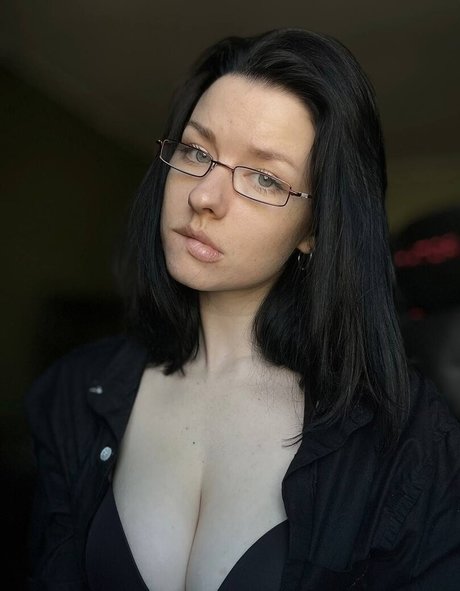 ゴス3P OnlyFans アートポルノ ギャラリー