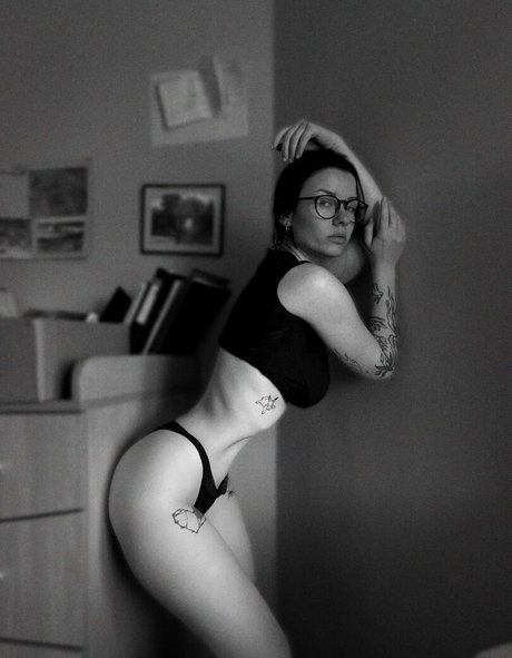 アナル舐めオンリーファンズ 無料アダルト アーカイブ